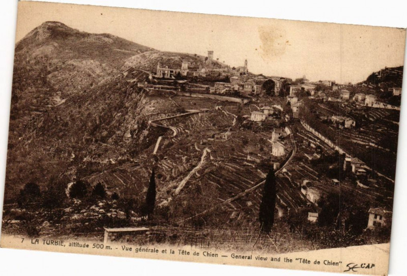 Carte postale ancienne La Turbie - Vue générale et la tete de chien à La Turbie
