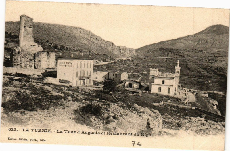 Carte postale ancienne La Turbie - la tour d'auguste et restaurant à La Turbie