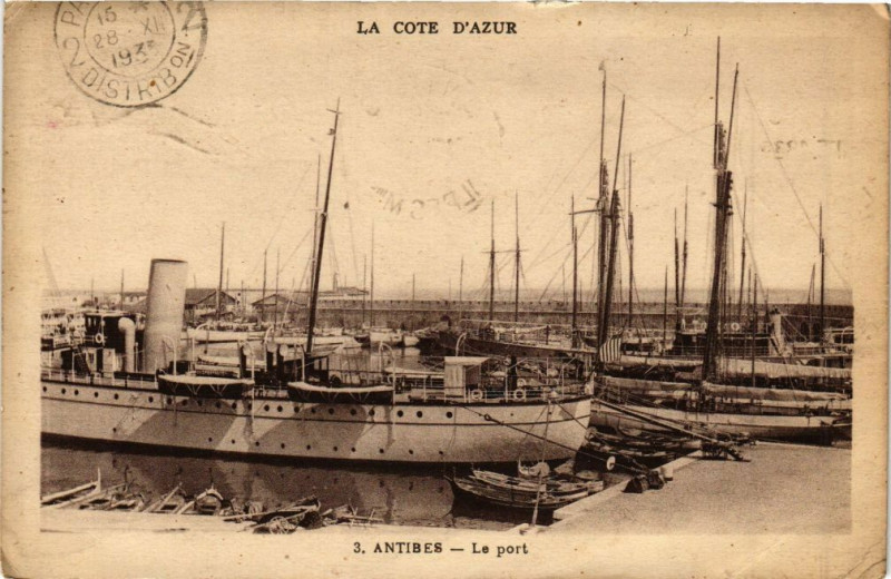 Carte postale ancienne La Cote d'Azur Antibes - Le port à Antibes