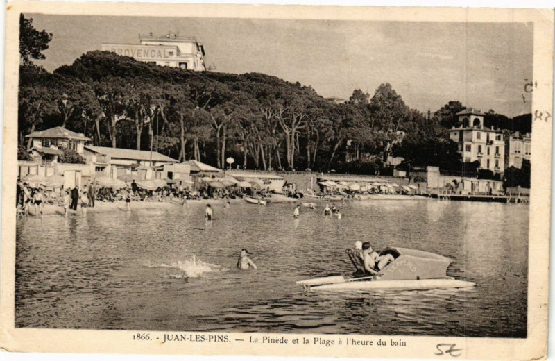 Carte postale ancienne Juan-les-Pins - La pinede et la plage