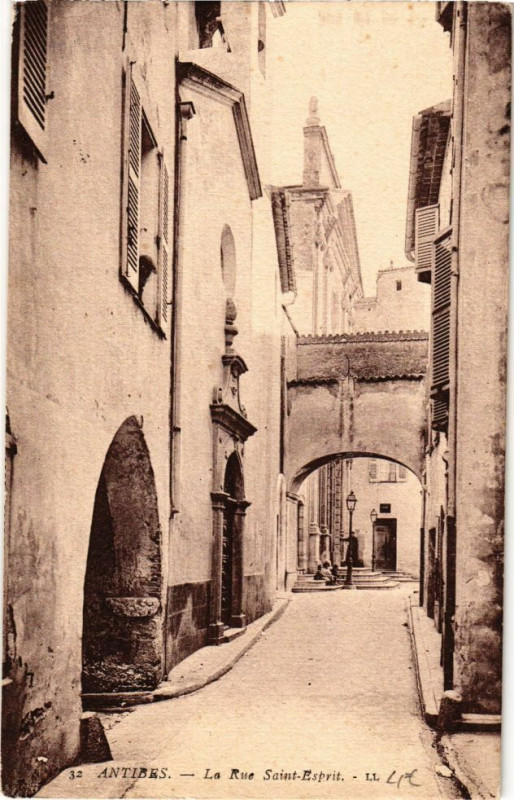 Carte postale ancienne Grasse - La Rue Saint Esprit à Grasse