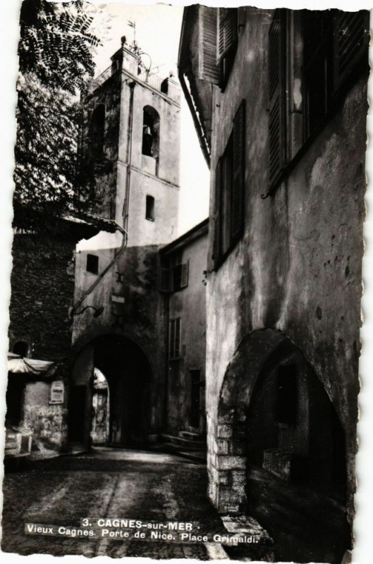 Carte postale ancienne Gagnes - sur - mer - Vieux Cagnes porte de Nice à Nice