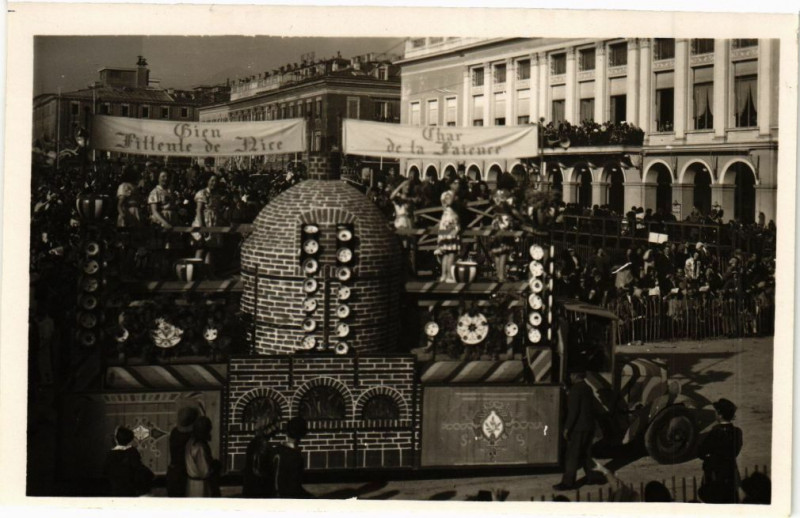 Carte postale ancienne Carnaval de Nice - Le Char de Gien à Nice