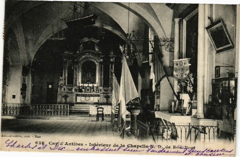 Carte postale ancienne Cap d'Antibes - Interieur de la chapelle à Antibes