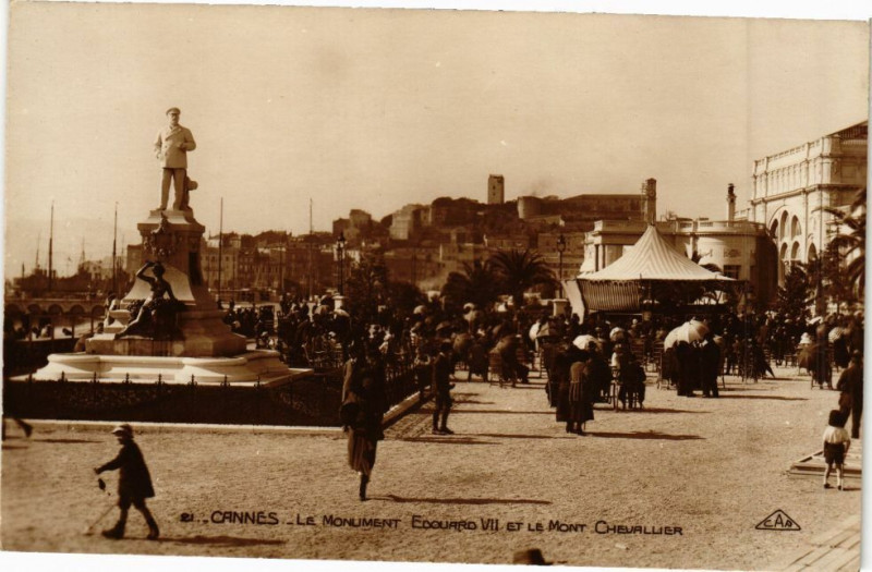 Carte postale ancienne Cannes - Le monument edouaro à Cannes