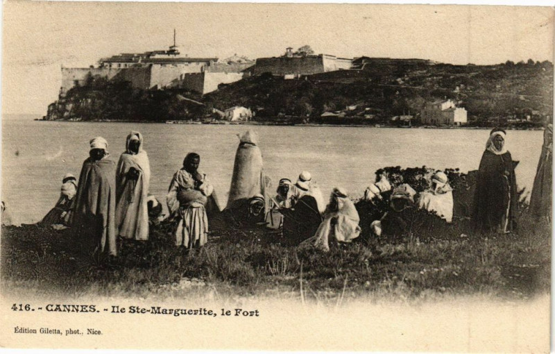 Carte postale ancienne Cannes - Ile ste margurite le fort à Cannes