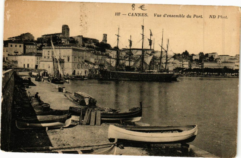 Carte postale ancienne Cannes - Vue d'ensemble du Port à Cannes