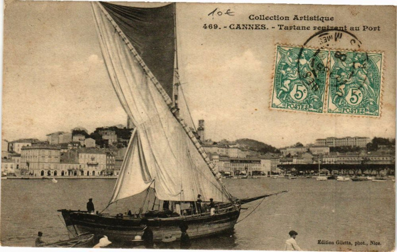 Carte postale ancienne Cannes - Tartane rentrant au Port à Cannes