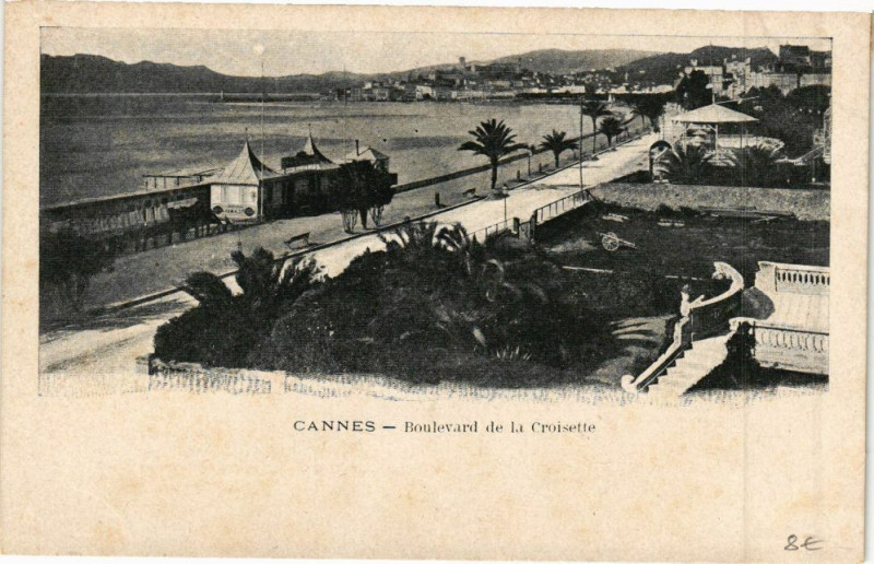 Carte postale ancienne Cannes - Boulevard de la Croisette à Cannes