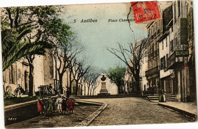 Carte postale ancienne Antibes - pLACE Champion à Antibes