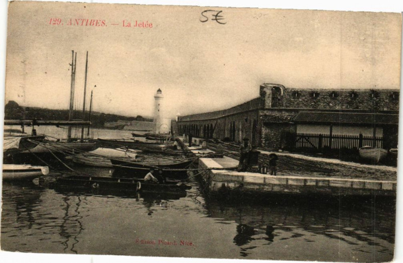 Carte postale ancienne Antibes - La Jetée à Antibes