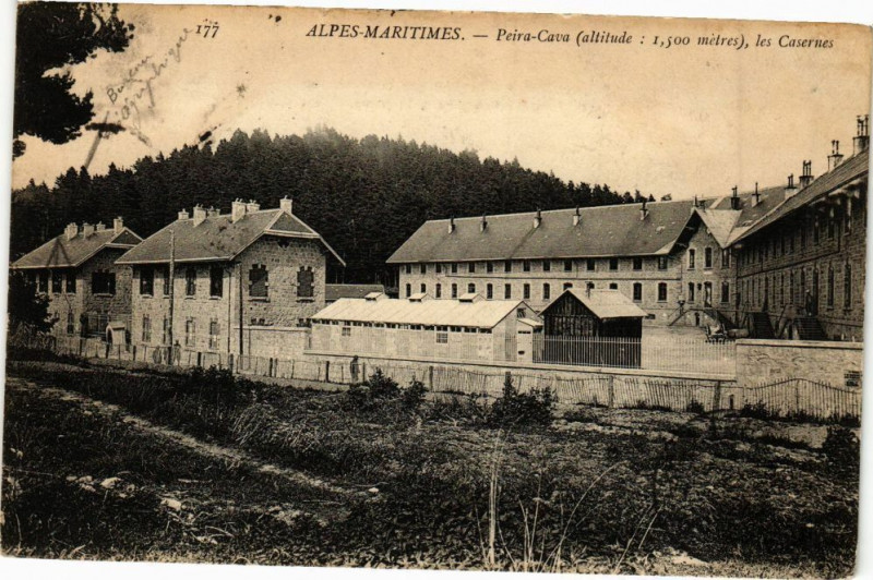Carte postale ancienne Alpes-Maritimes - Peira-Cava - Les casernes