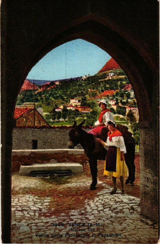 Carte postale ancienne Vence - Vieille porte provencale et paysannes à Vence