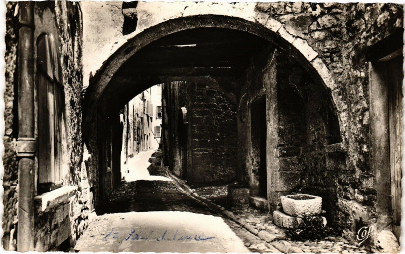 Carte postale ancienne Saint-Paul - Vieille porte