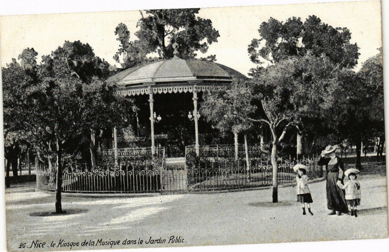 Carte postale ancienne Nice - Le kiosquee de la musique dans le jardin public à Nice