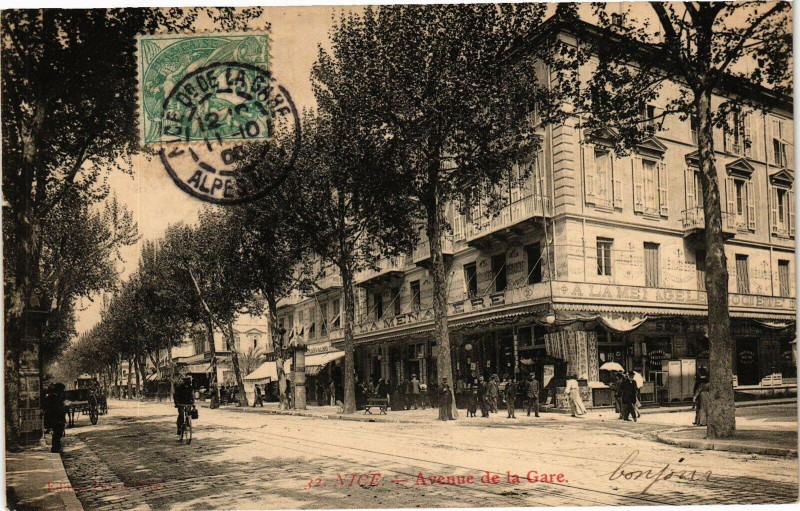 Carte postale ancienne Nice - Avenue de la gare à Nice
