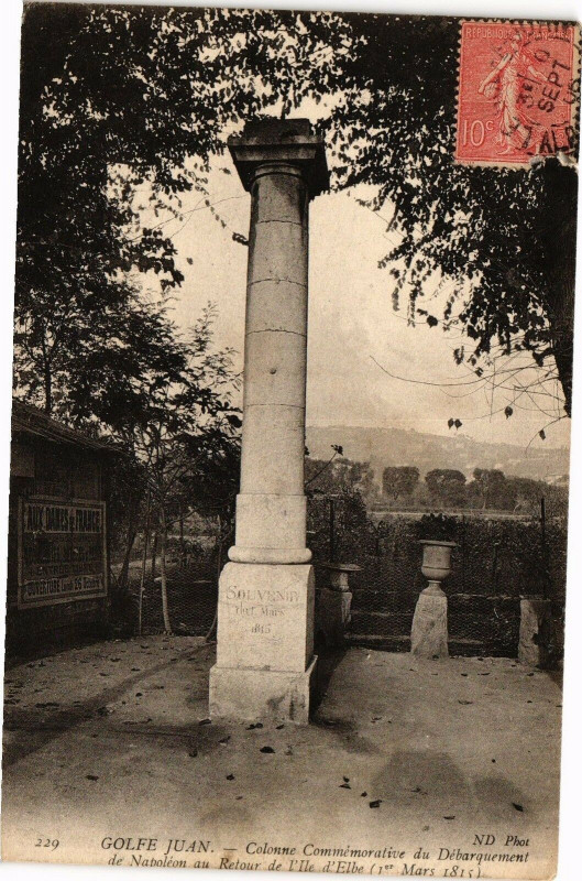 Carte postale ancienne Golfe-Juan - Colonne commemorative du debarquement