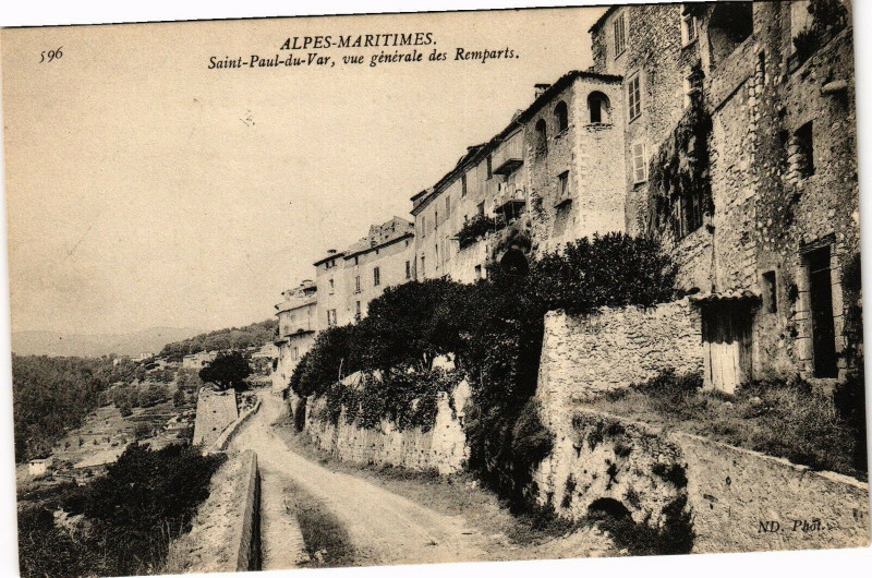 Carte postale ancienne Alpes - Maritimes - Saint-Paul var vue générale des remparts