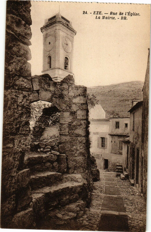 Carte postale ancienne Eze - Rue de l'eglise la mairie à Èze