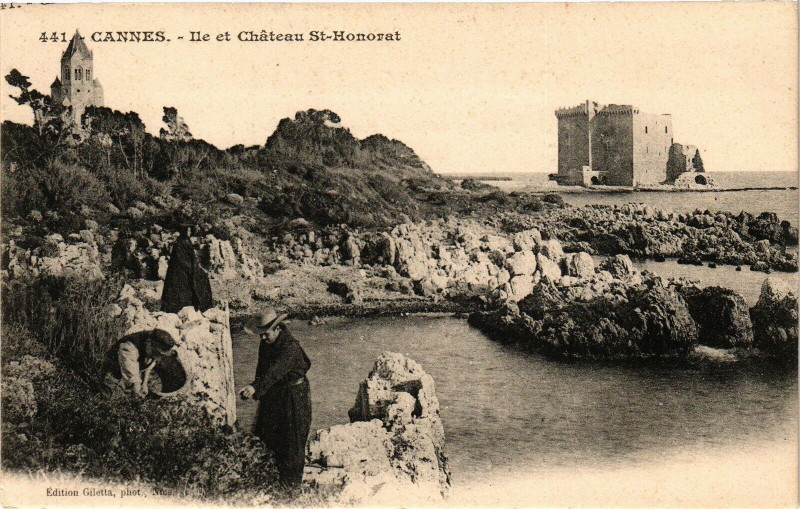Carte postale ancienne Cannes - Ile et Chateau St-Honorat à Cannes