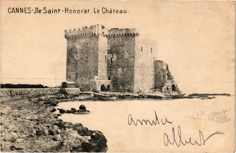Carte postale ancienne Cannes - Ile St-Honorat Le Chateau à Cannes