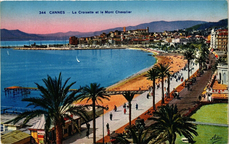 Carte postale ancienne Cannes - La Croisette et le Mont Chevalier à Cannes