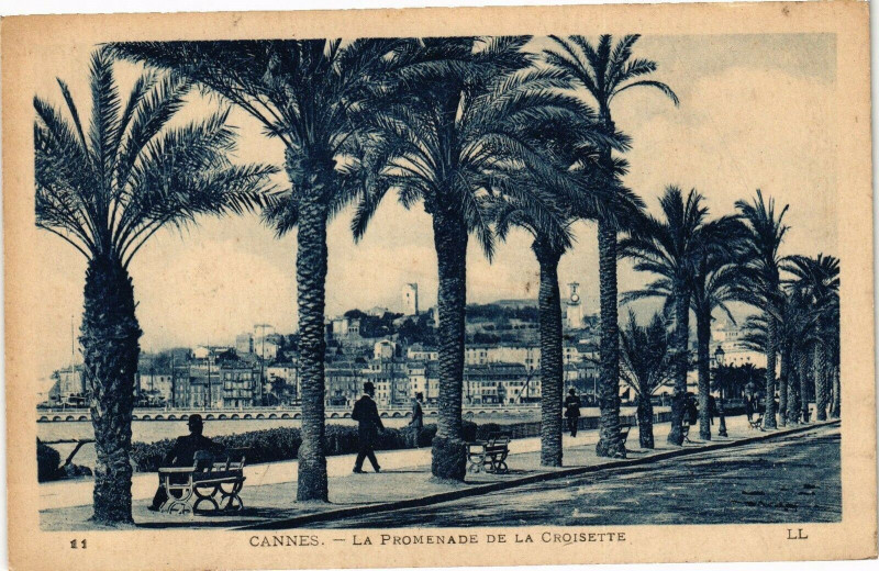 Carte postale ancienne Cannes - La Promenade e la Croisette à Cannes