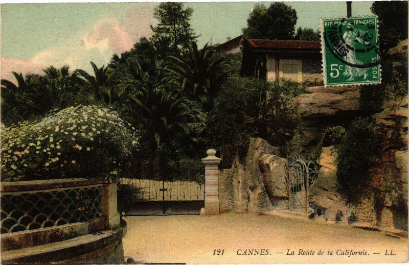Carte postale ancienne Cannes - La Route de la Californie à Cannes