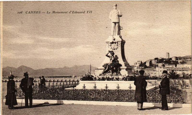 Carte postale ancienne Cannes - Le Monument d'Edouard Vii à Cannes