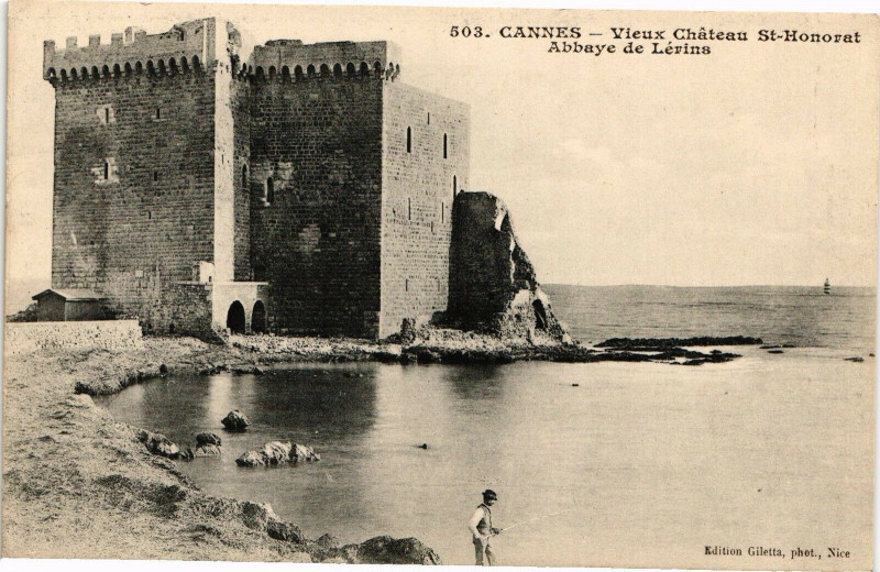 Carte postale ancienne Cannes - Vieux Chateau St-Honorat - Abbaye de Lérins à Cannes