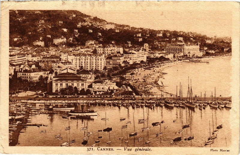 Carte postale ancienne Cannes - Vue générale à Cannes