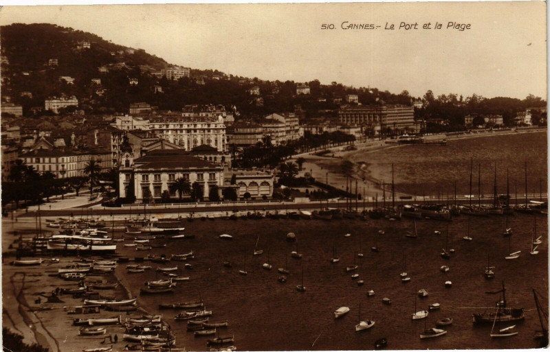 Carte postale ancienne Cannes - Le Port et la Plage à Cannes