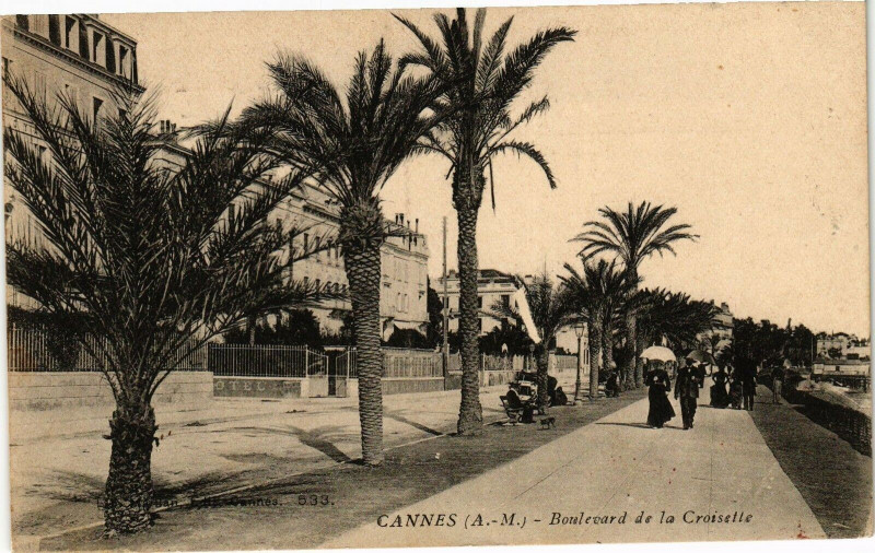 Carte postale ancienne Cannes - Boulevard de la Croisette à Cannes