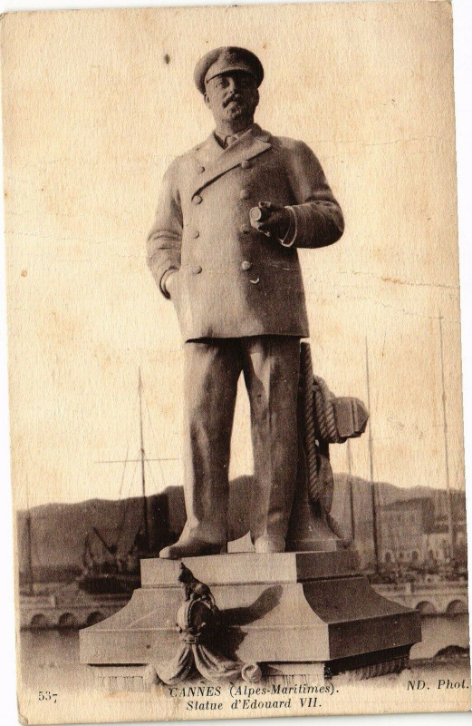 Carte postale ancienne Cannes . Statue d'Edouard Vii à Cannes
