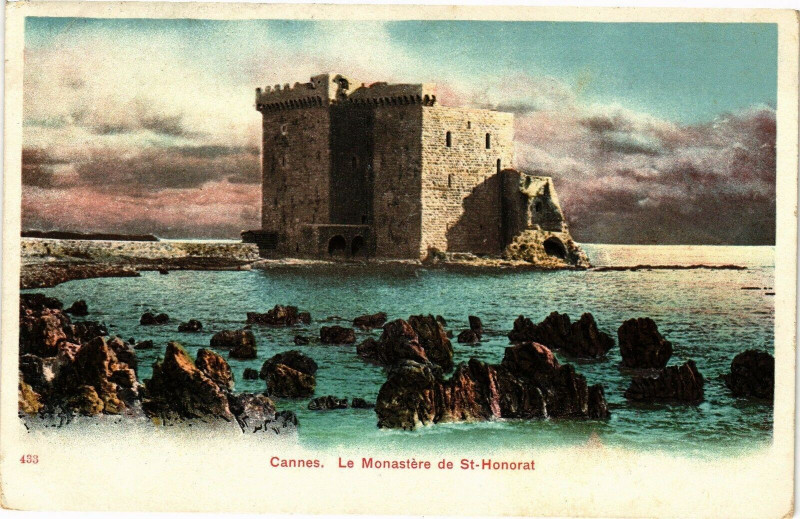 Carte postale ancienne Cannes - Le Monastére de St-Honorat à Cannes