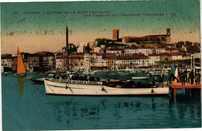 Carte postale ancienne Cannes - Le Port et le Mont Chevalier à Cannes
