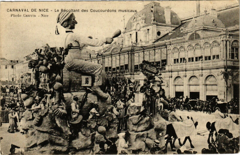Carte postale ancienne Carnaval de Nice - La Récoltant Coucourdons musicaux à Nice