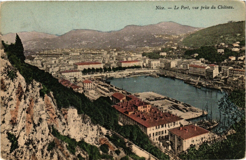Carte postale ancienne Nice - La Port vue prise du Chateau à Nice