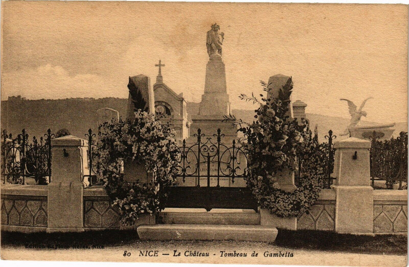 Carte postale ancienne Nice - Le Chateau - Tombeau de Gambetta à Nice