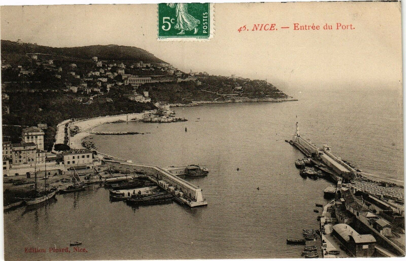 Carte postale ancienne Nice - Entréedu Port à Nice