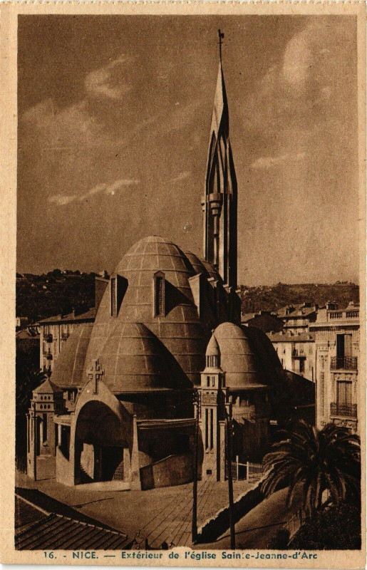 Carte postale ancienne Nice - Extérieur de l'église Sainte-Jeanne-d'Arc à Nice