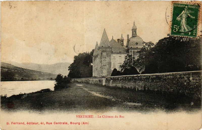 Carte postale ancienne Vertrieu - Le Chateau du Bac à Vertrieu