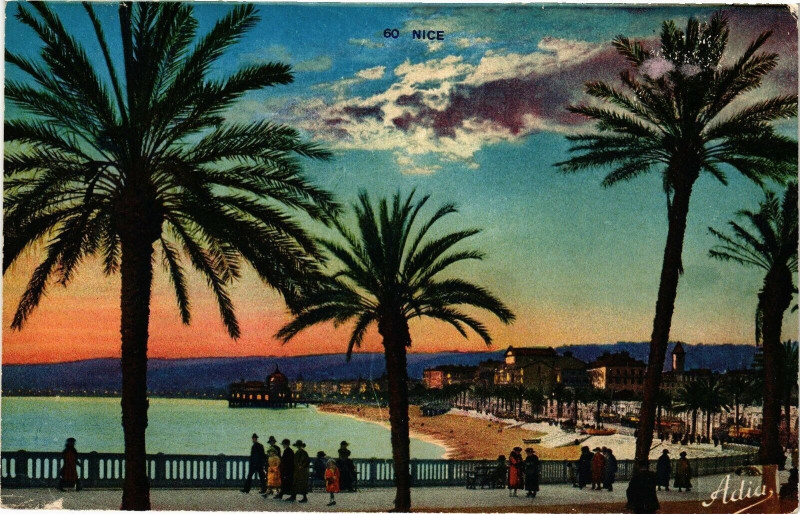 Carte postale ancienne Nice - La Baie des Anges au coucher du Soleil à Nice