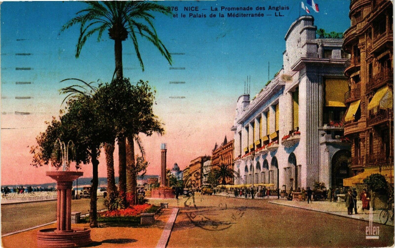 Carte postale ancienne Nice - La Promenade des Anglais et la Palais de la Méiterranée à Nice
