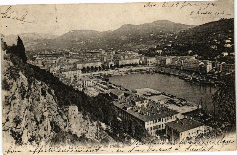 Carte postale ancienne Nice - Le Port, vue prise du Chateau à Nice