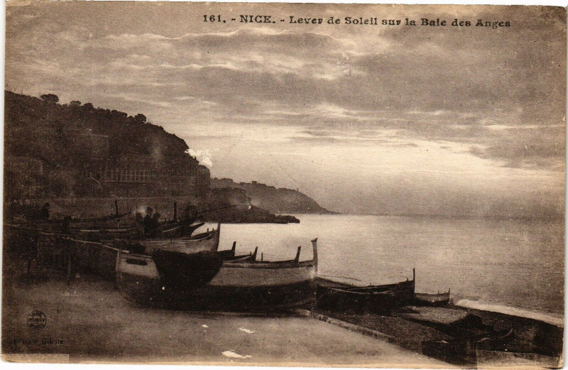 Carte postale ancienne Nice - Leves de Soleil sur la Bale des Anges à Nice