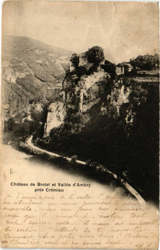 Carte postale ancienne Chateau de Brotel et Vallée d'Ambry pres Cremieu à Crémieu
