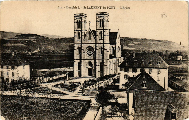 Carte postale ancienne Dauphiné - Saint-Laurent-du-Pont - L'Eglise à Saint-Laurent-du-Pont