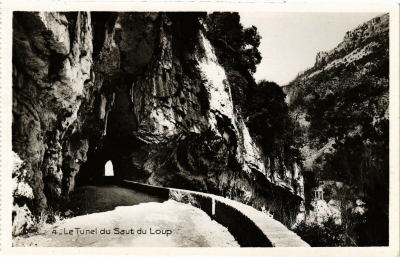 Carte postale ancienne Le tunel du saut du loup