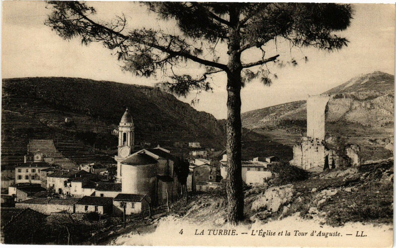 Carte postale ancienne La Turbie - L'eglise et la tour à La Turbie